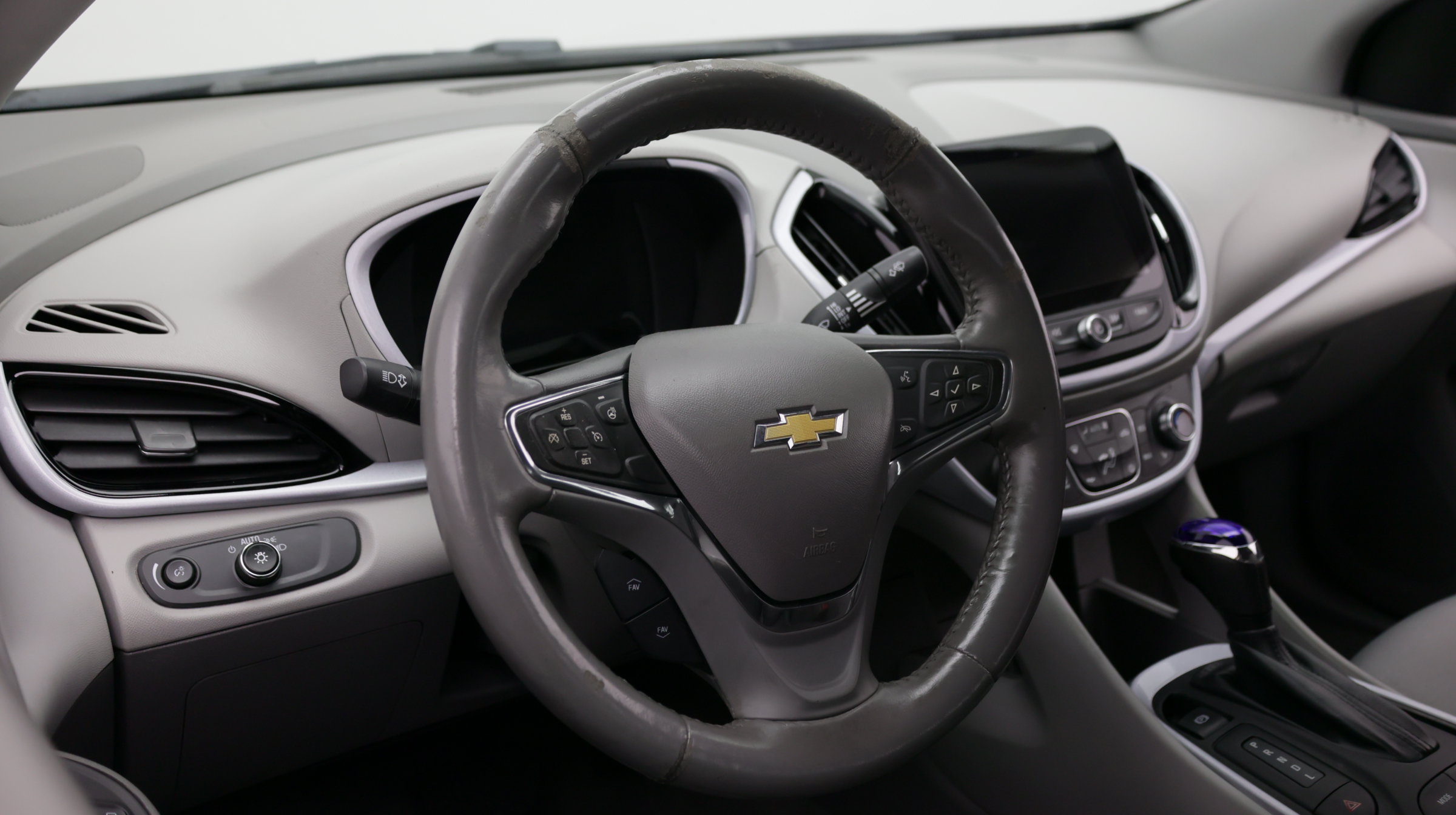 Used 2017 Chevrolet Volt LT w/ Comfort Package FWD image 10
