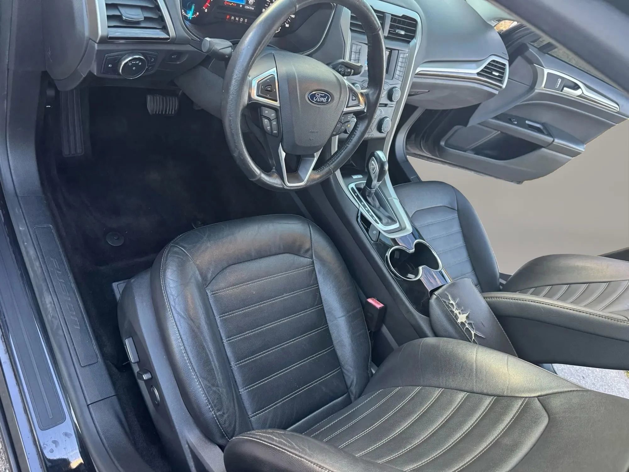 Used 2015 Ford Fusion SE w/ Equipment Group 202A image 11