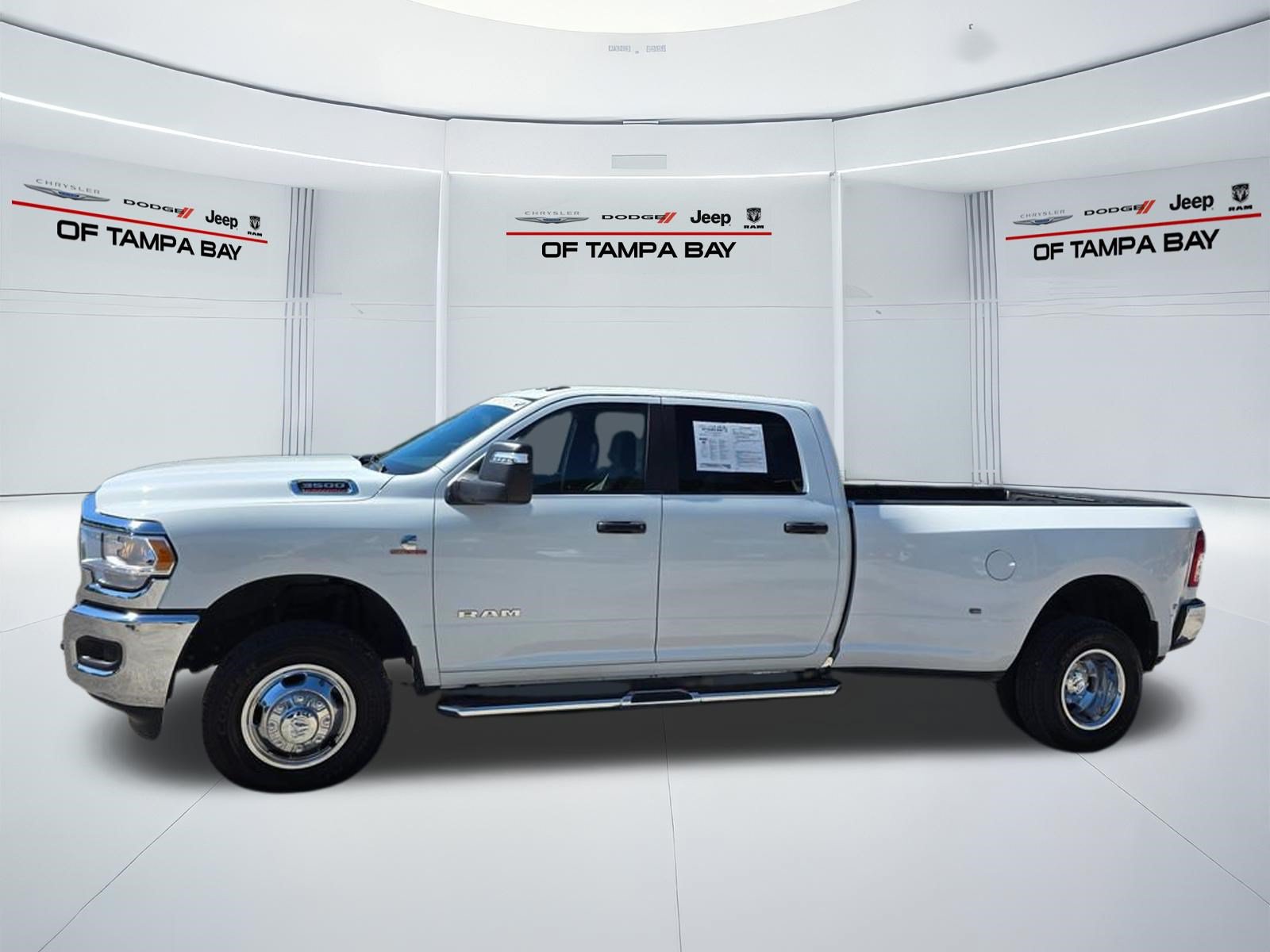 Used 2024 RAM 3500 Big Horn AWD/4WD image 3