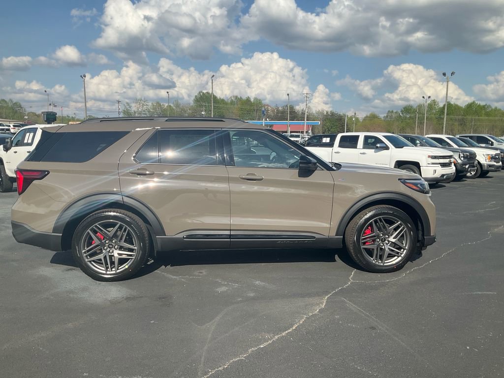New 2026 Ford Explorer ST-Line w/ ST-Line Street Pack image 4