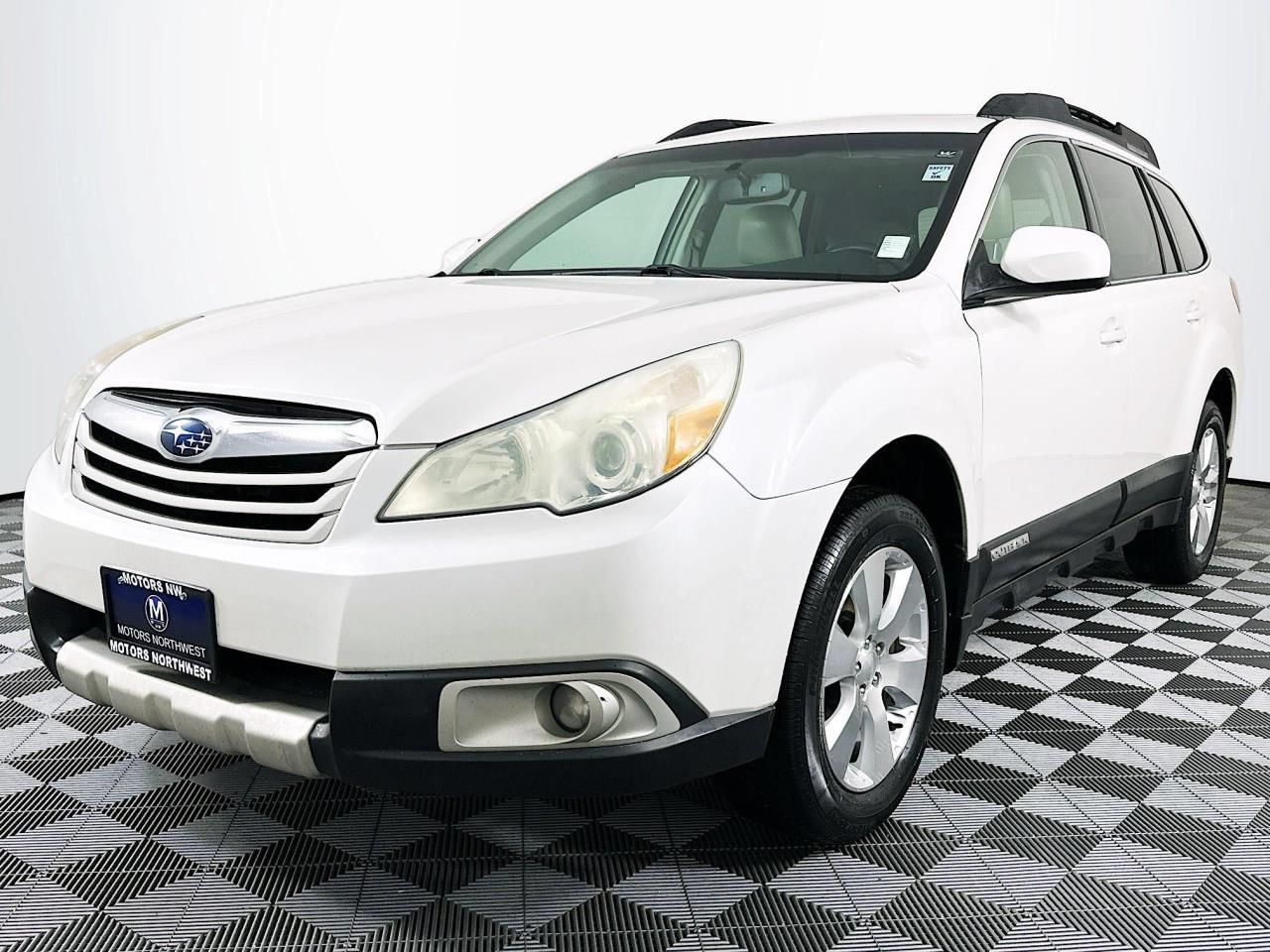 Used 2010 Subaru Outback 3.6R Limited AWD/4WD image 3