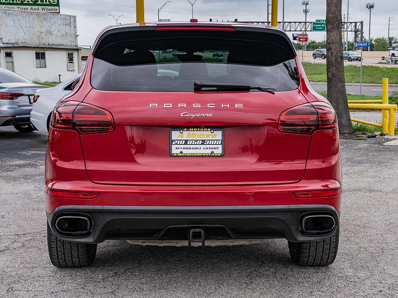 Used 2017 Porsche Cayenne AWD/4WD image 6