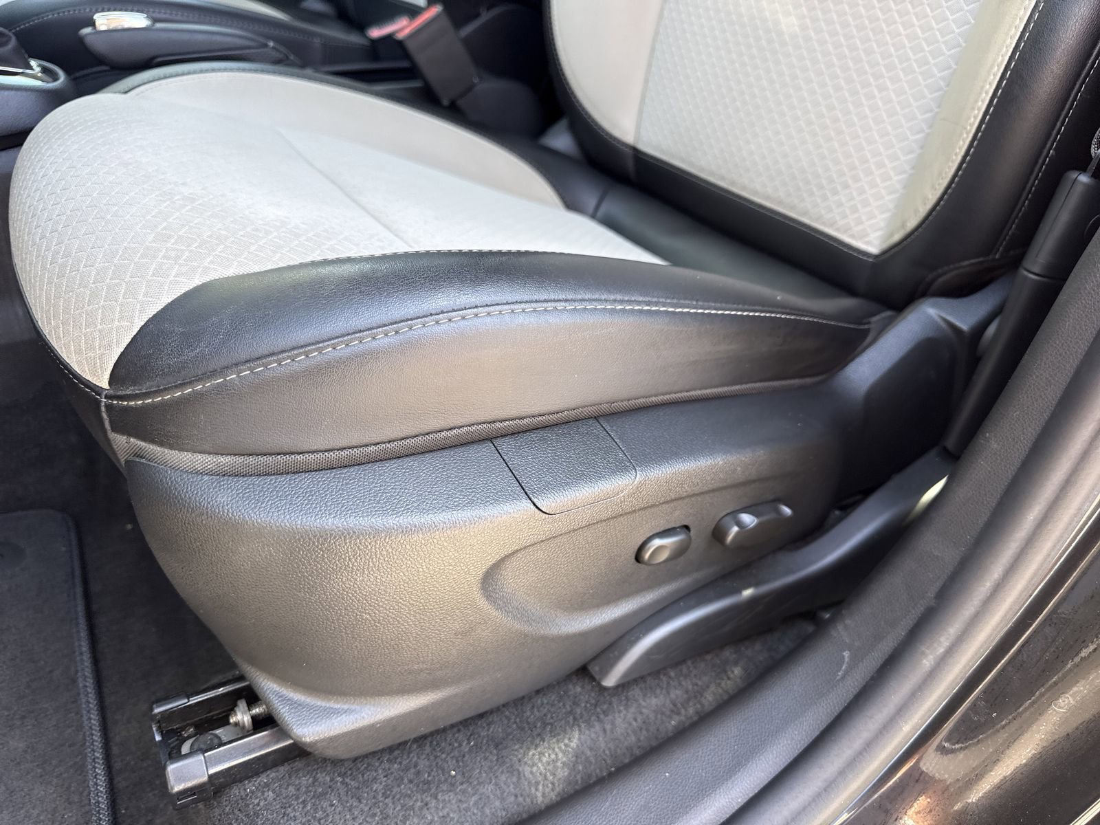 Used 2022 Buick Encore Preferred w/ Safety Package FWD image 17