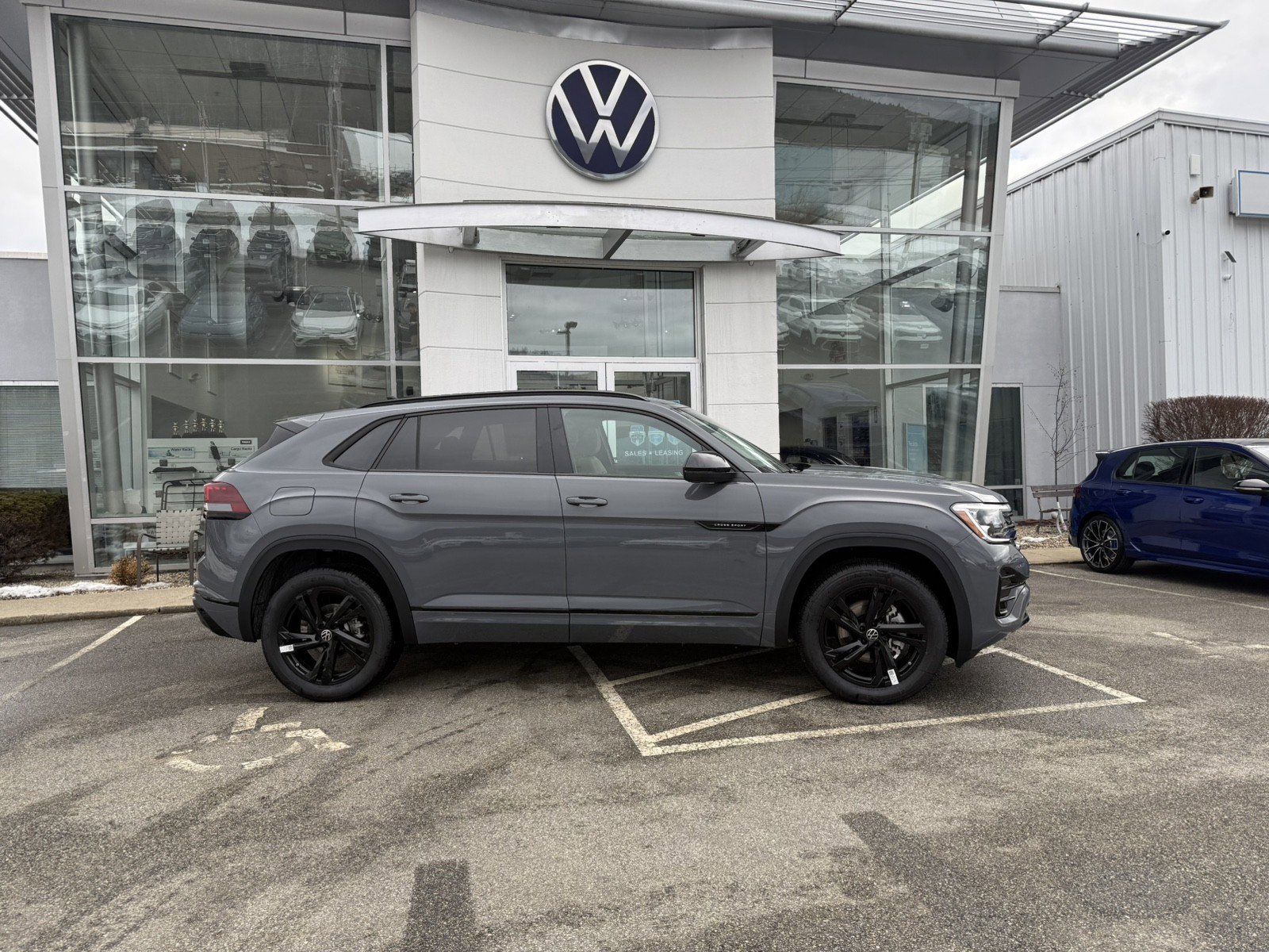 New 2026 Volkswagen Atlas Cross Sport SEL R-Line image 2