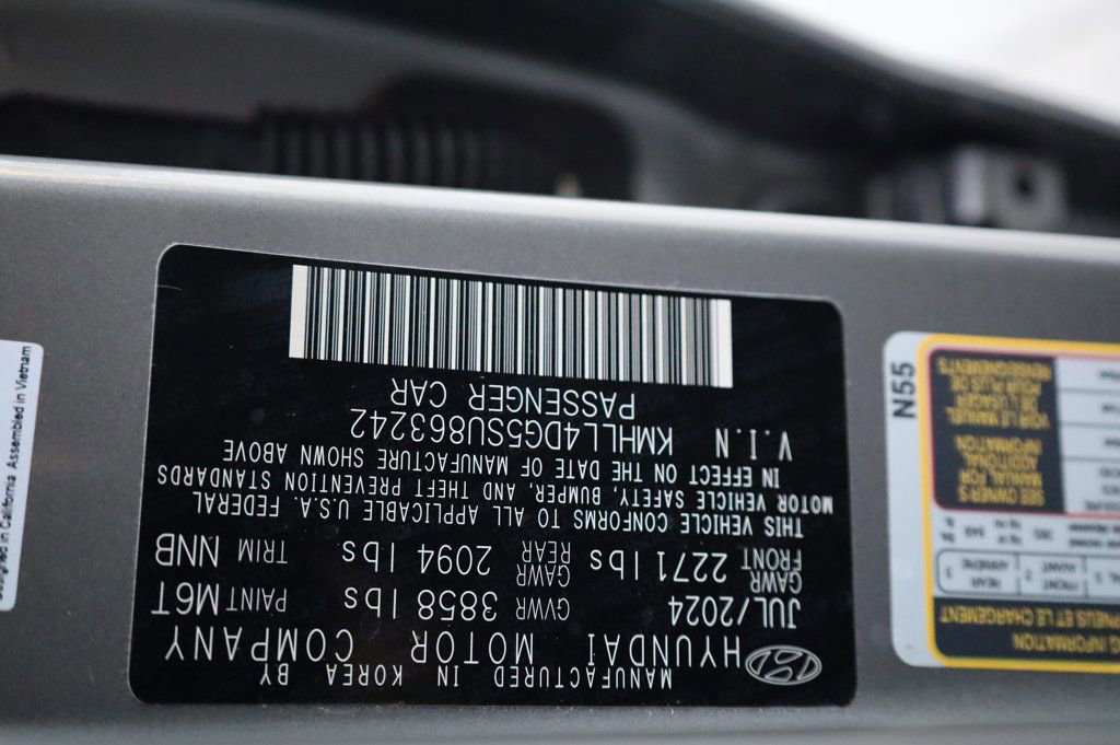 Used 2025 Hyundai Elantra SE w/ Cargo Package image 13