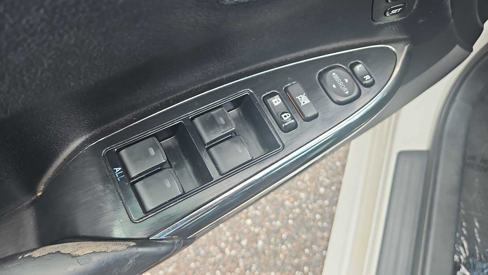 Used 2017 Toyota Avalon Touring FWD image 15