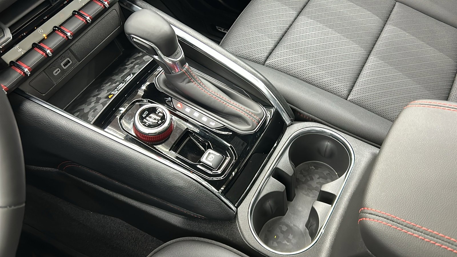 Used 2024 GMC Canyon AT4X image 25