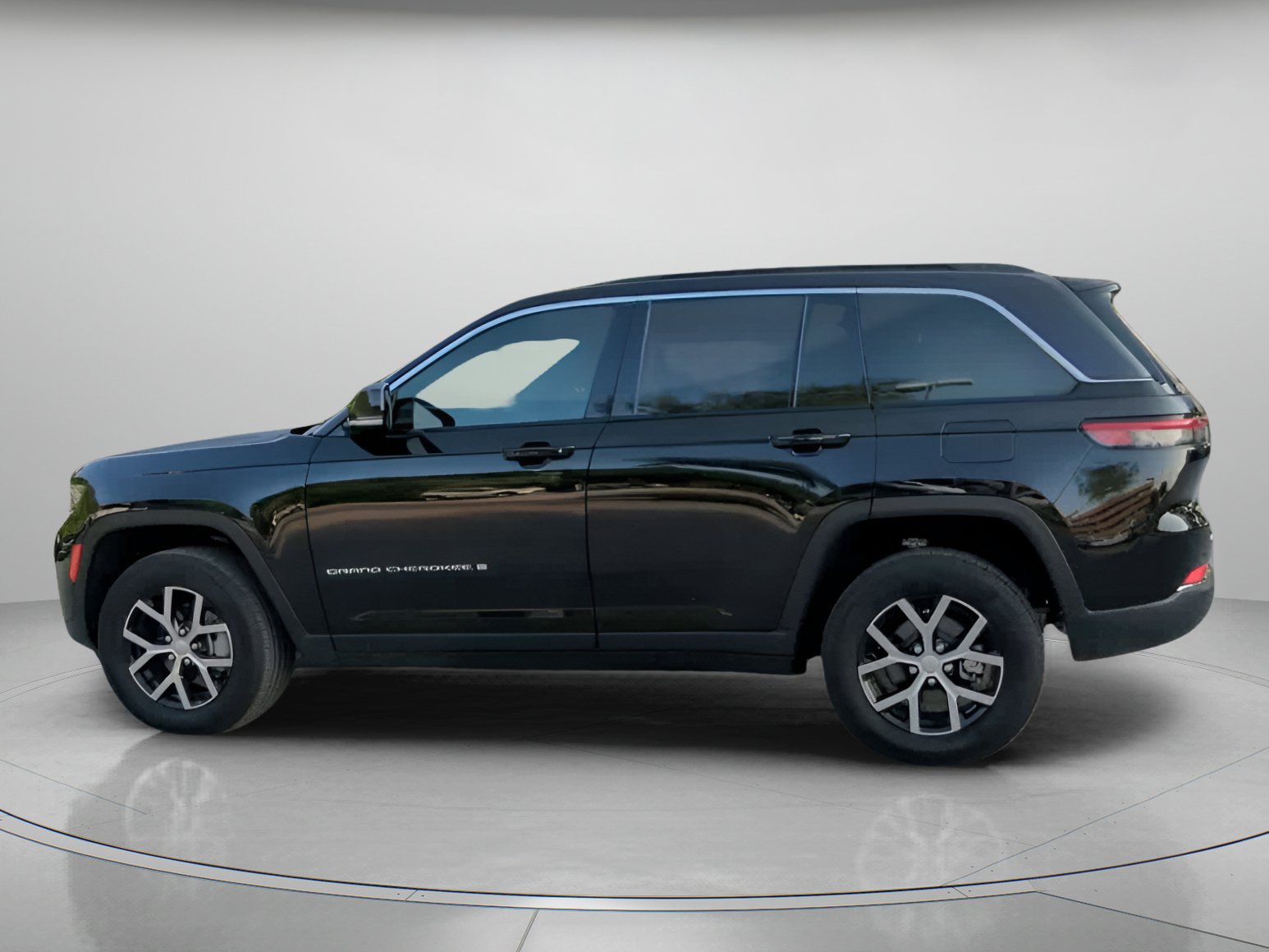 Used 2025 Jeep Grand Cherokee Limited AWD/4WD image 17