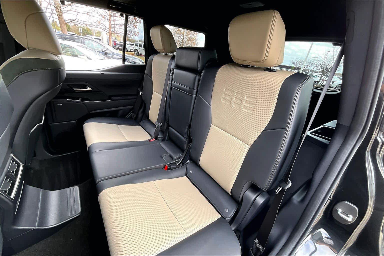 Used 2024 Lexus GX 550 AWD/4WD image 44