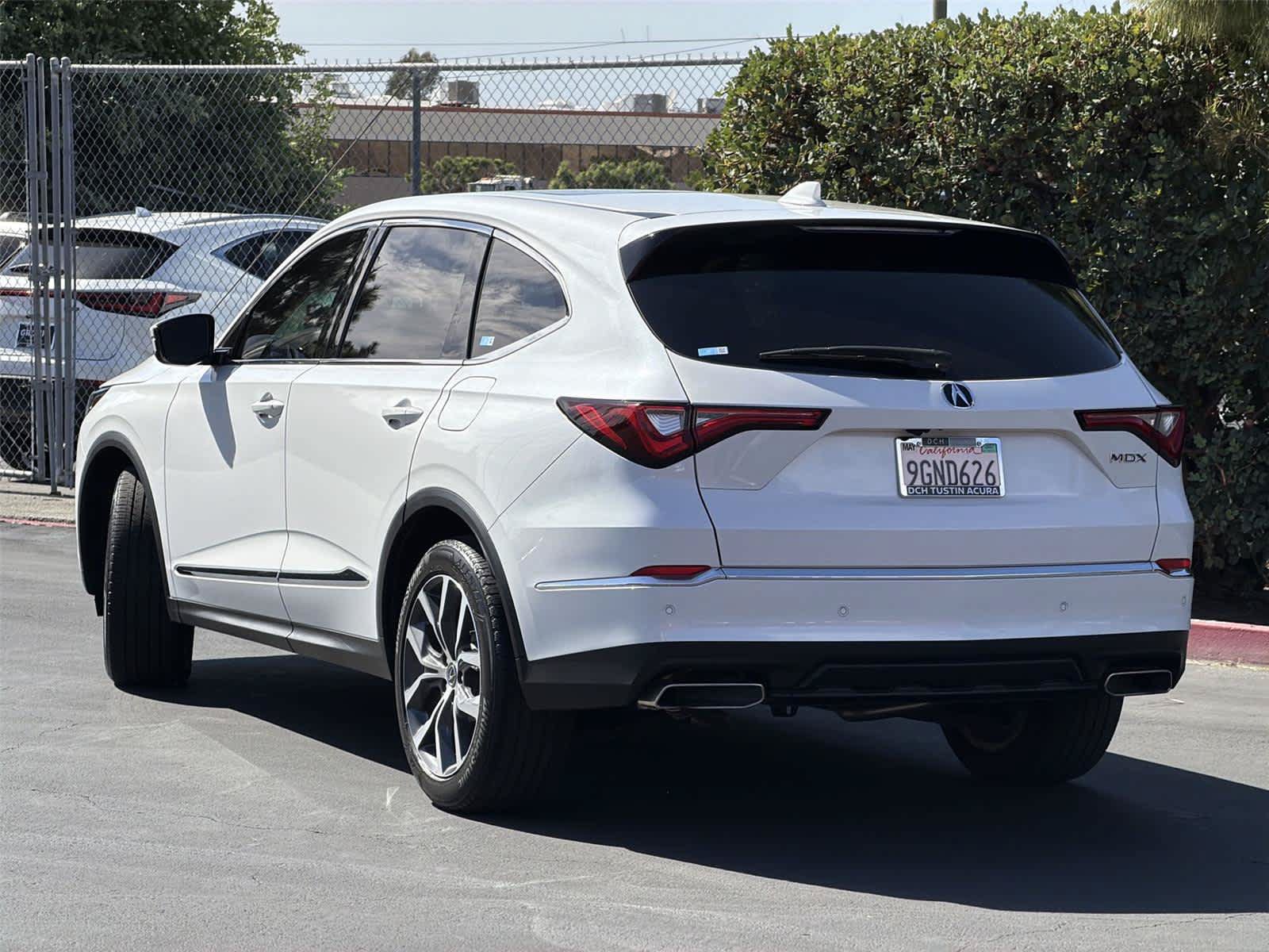 Used 2023 Acura MDX w/ Technology Package FWD image 5