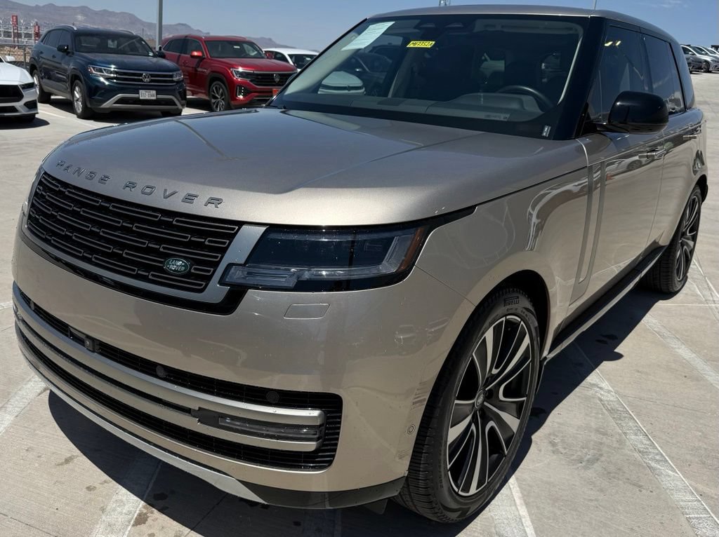 Used 2024 Land Rover Range Rover SE AWD/4WD image 3