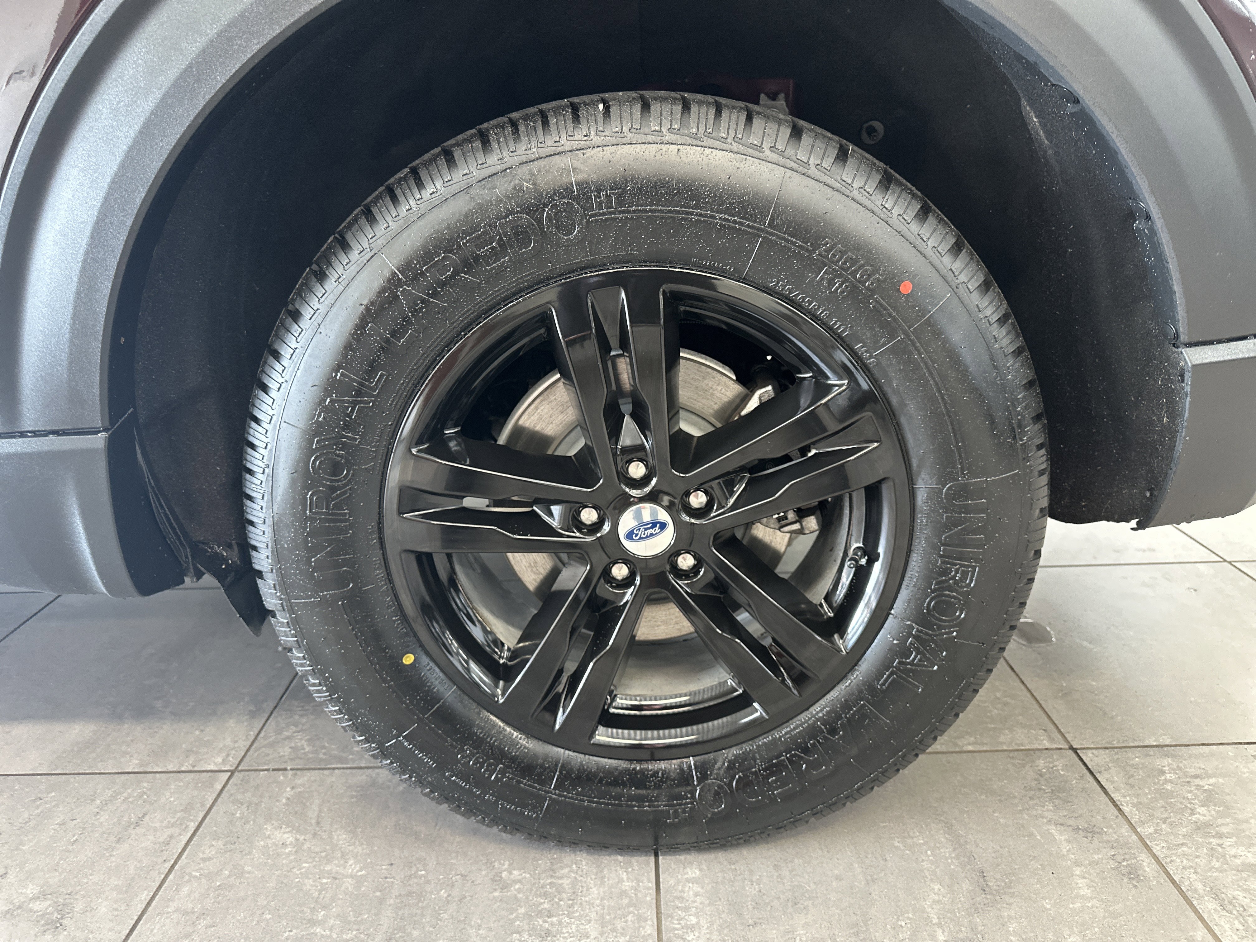 Used 2023 Ford Explorer XLT w/ Equipment Group 202A image 8