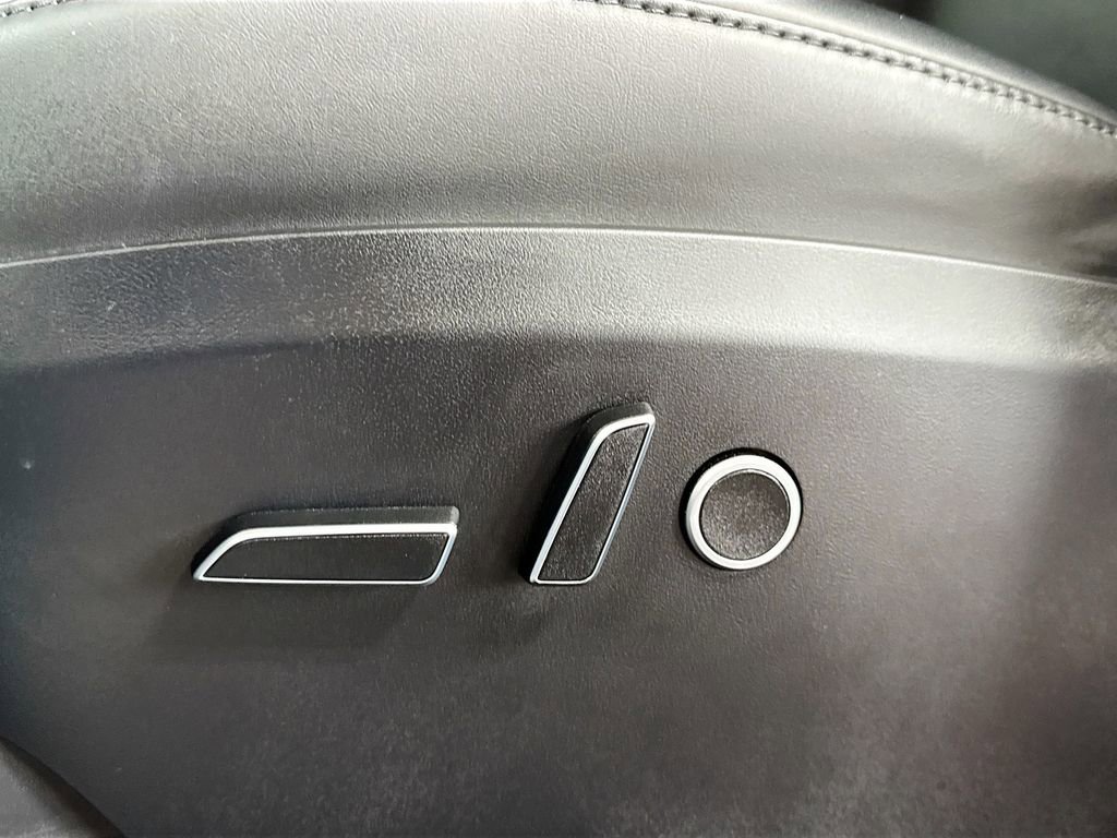 Used 2023 Tesla Model X image 19