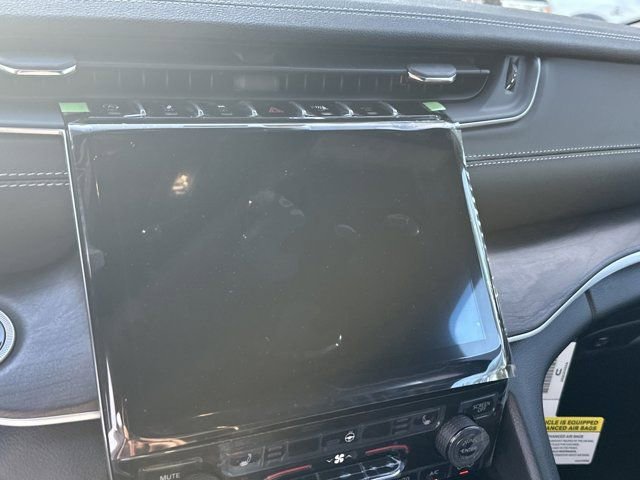 New 2025 Jeep Grand Cherokee Limited w/ Black Appearance Package image 25