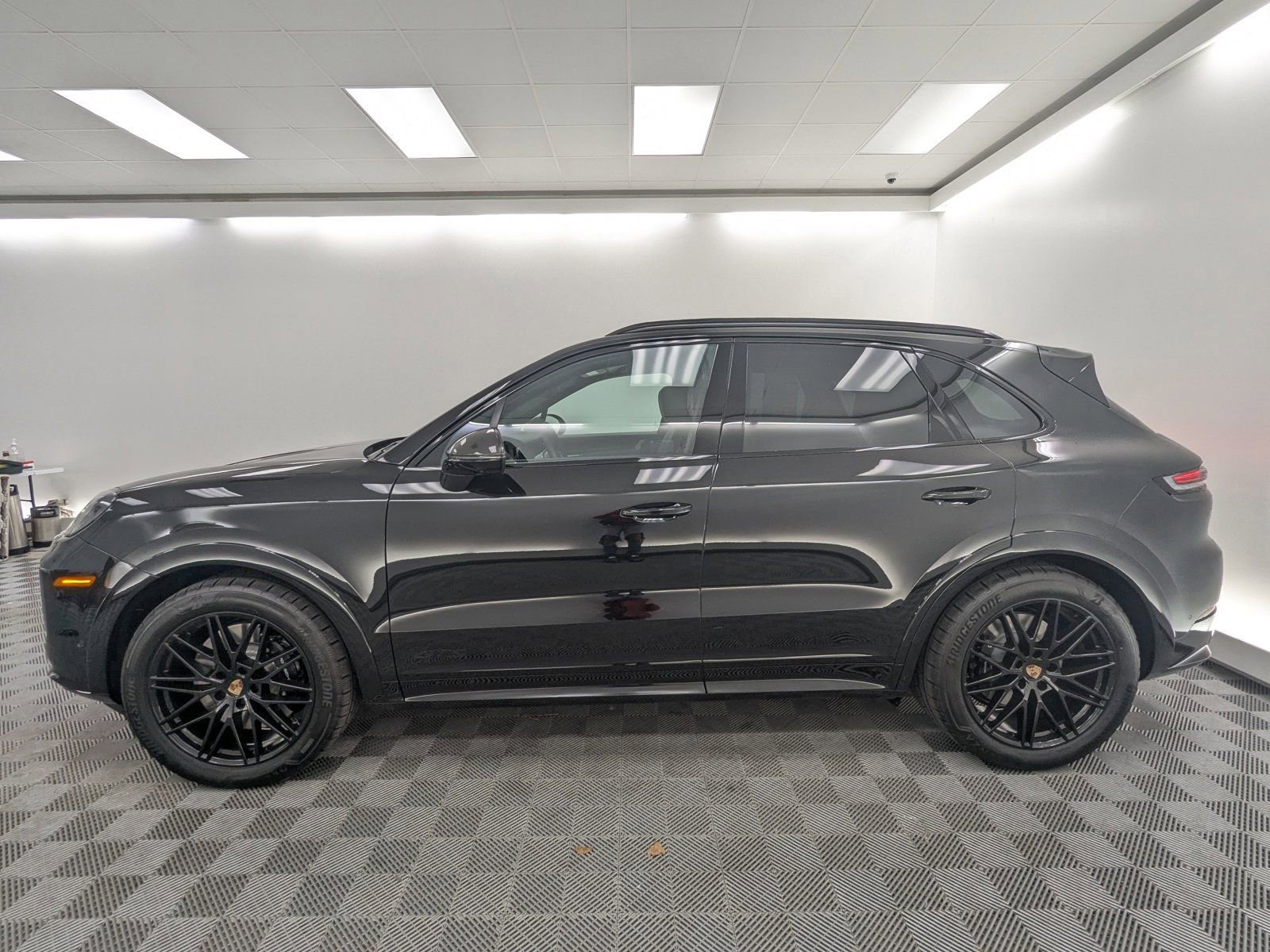 New 2026 Porsche Cayenne GTS image 2