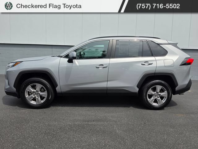Used 2022 Toyota RAV4 XLE AWD/4WD image 2