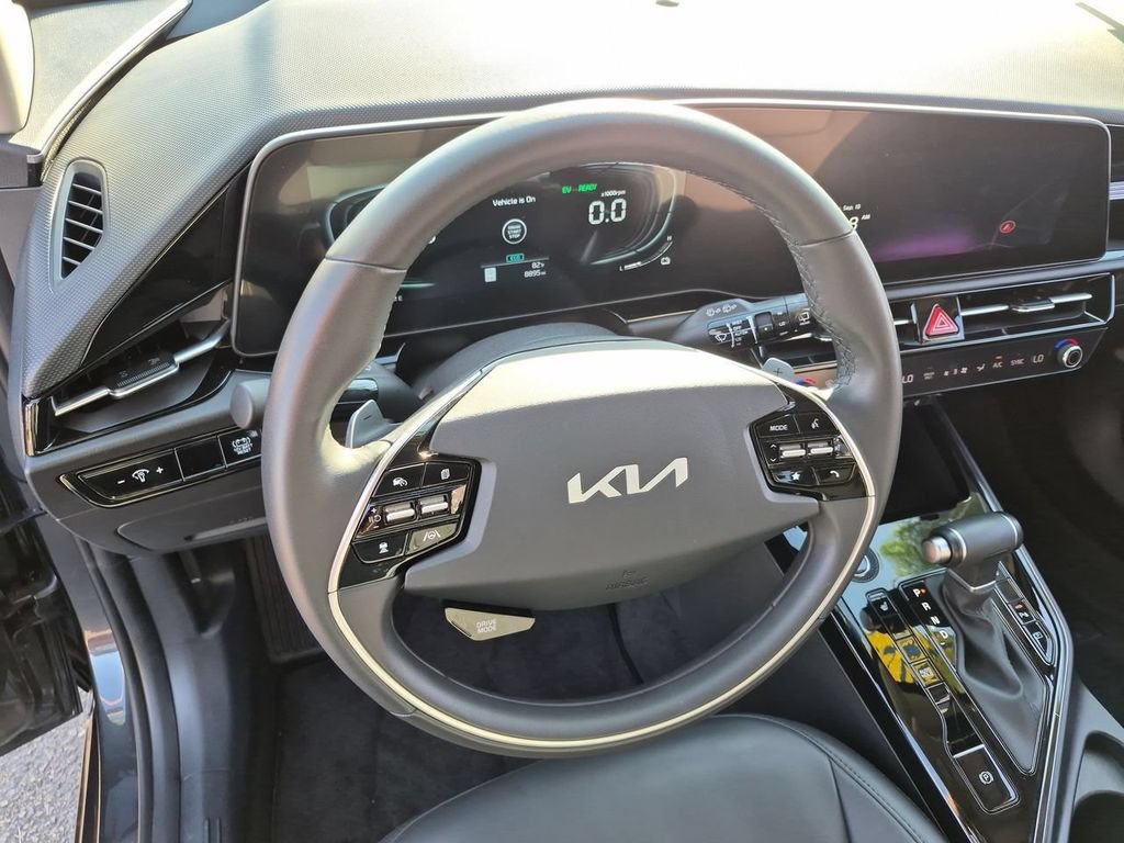 Certified 2025 Kia Niro EX FWD image 11