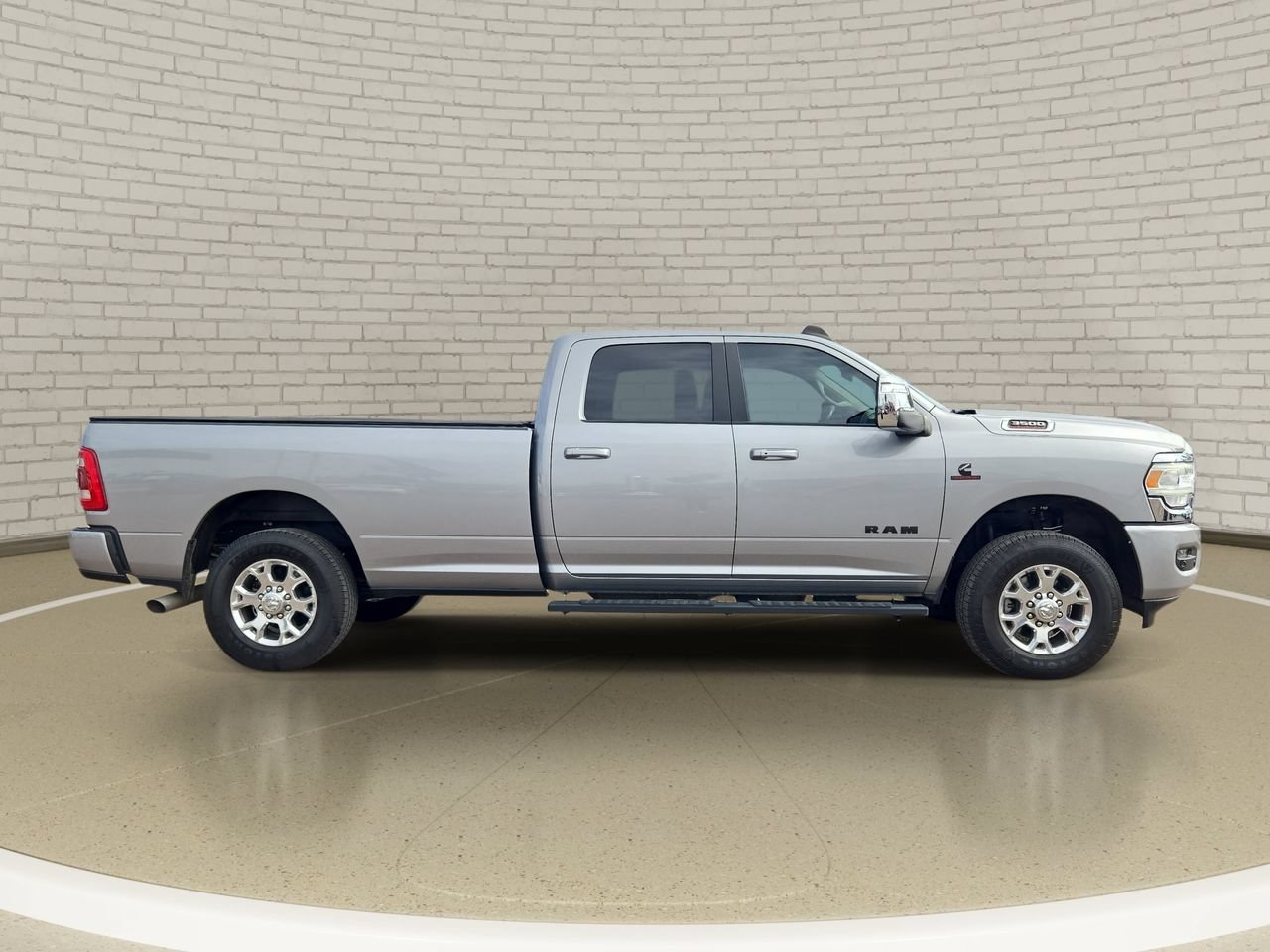 Used 2024 RAM 3500 Laramie AWD/4WD image 4