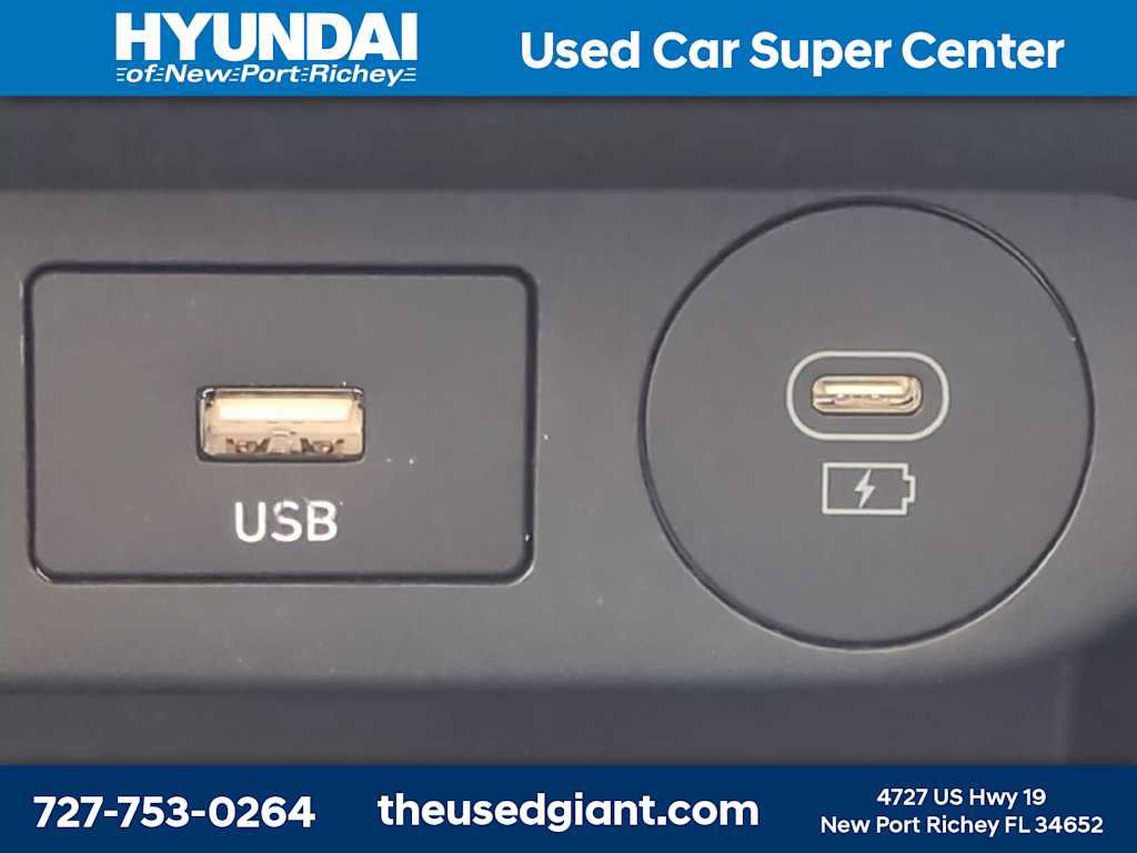 Certified 2025 Hyundai Elantra Limited w/ Cargo Package FWD image 24