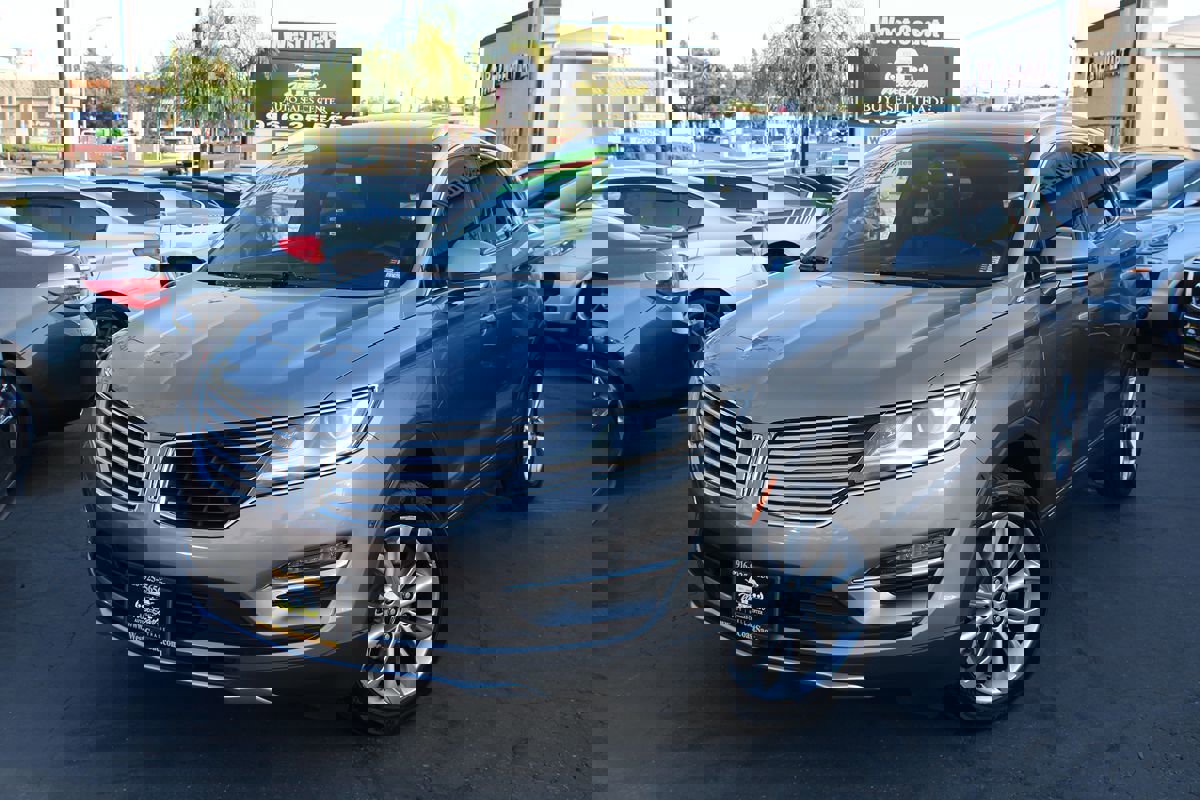 Used 2017 Lincoln MKC Select w/ Select Plus Package image 2