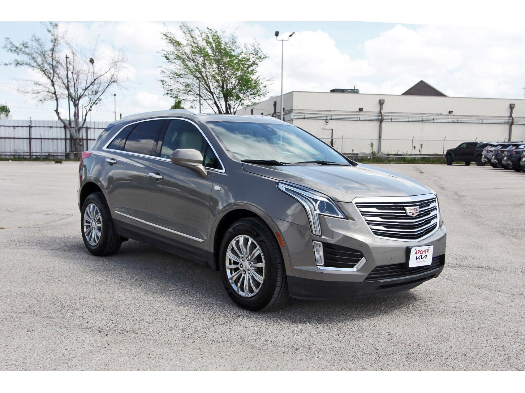 Used 2017 Cadillac XT5 Luxury w/ Driver Awareness Package image 9