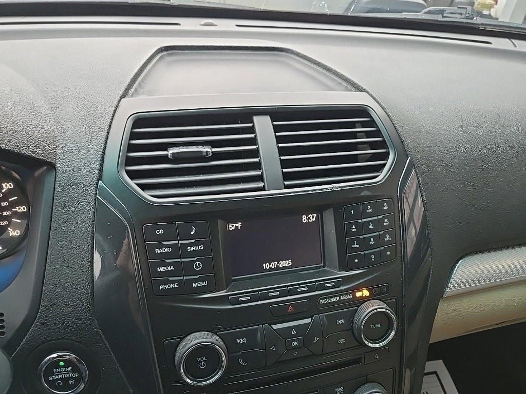 Used 2017 Ford Explorer XLT image 51