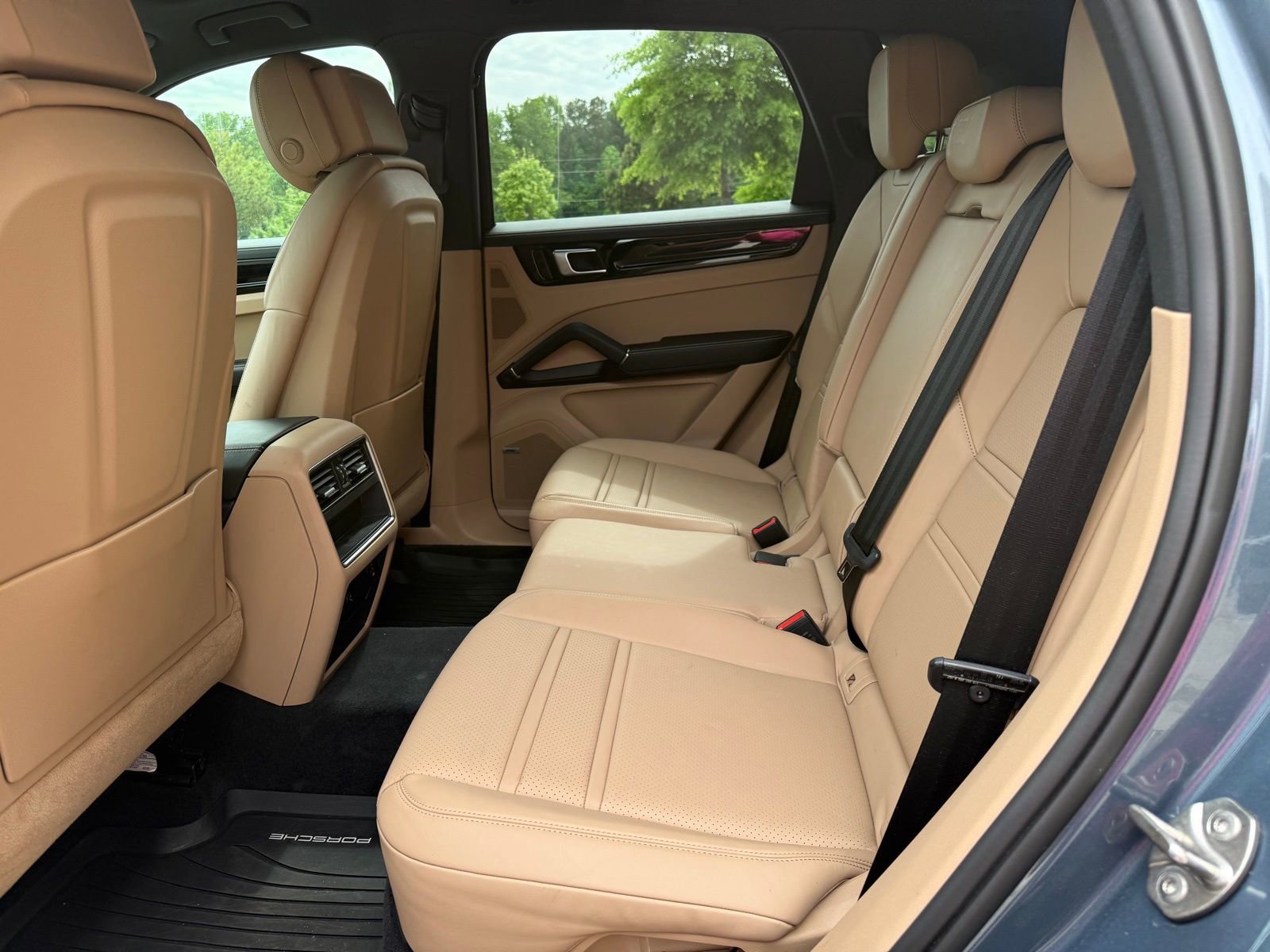 Used 2019 Porsche Cayenne S w/ Premium Package AWD/4WD image 38