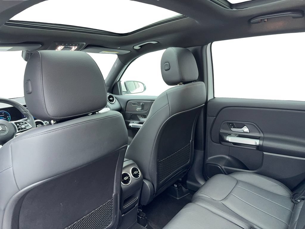 Used 2023 Mercedes-Benz GLB 250 4MATIC w/ Premium Package image 42
