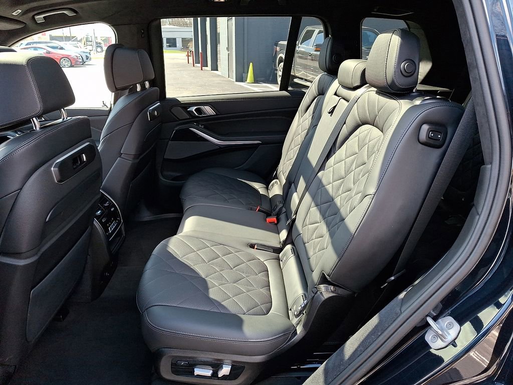 Used 2025 BMW X7 xDrive40i w/ M Sport Package image 11