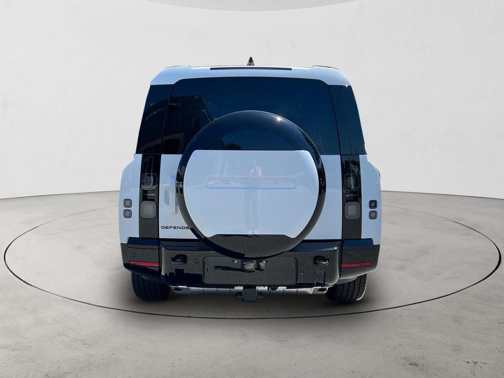 New 2026 Land Rover Defender 130 X-Dynamic SE AWD/4WD image 4