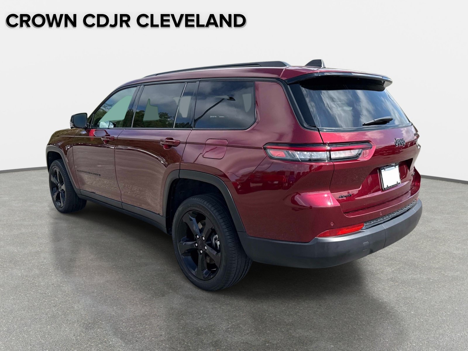 Used 2024 Jeep Grand Cherokee L Limited w/ Black Appearance Package AWD/4WD image 7