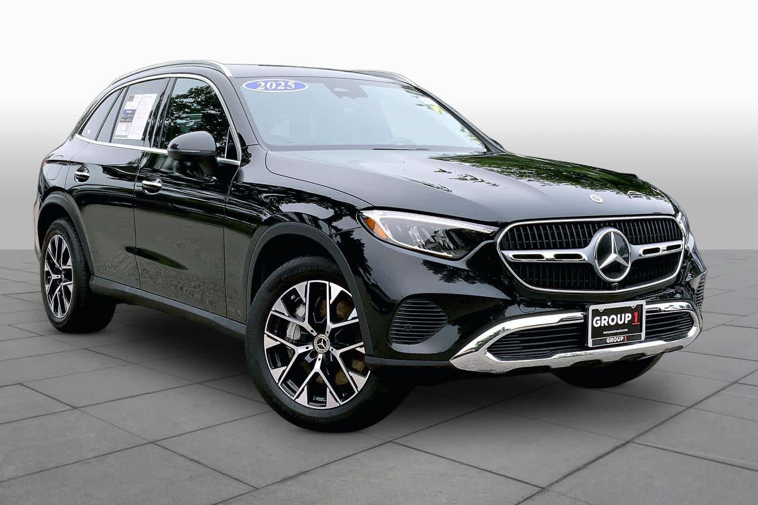 Used 2025 Mercedes-Benz GLC 350e 4MATIC image 3