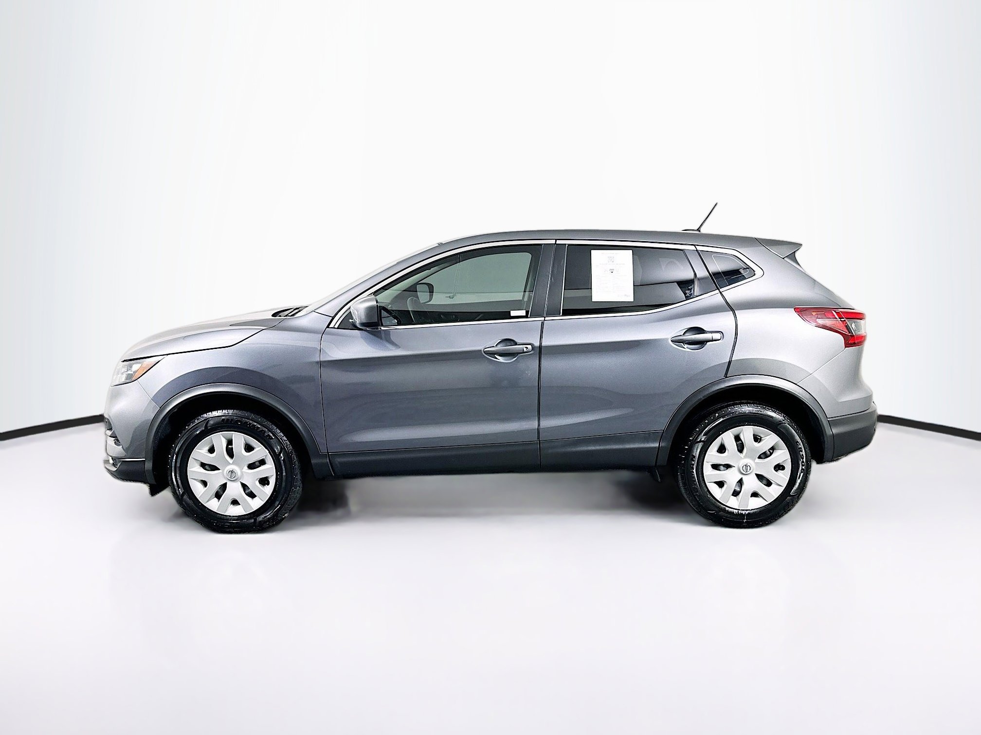 Used 2020 Nissan Rogue Sport S image 4