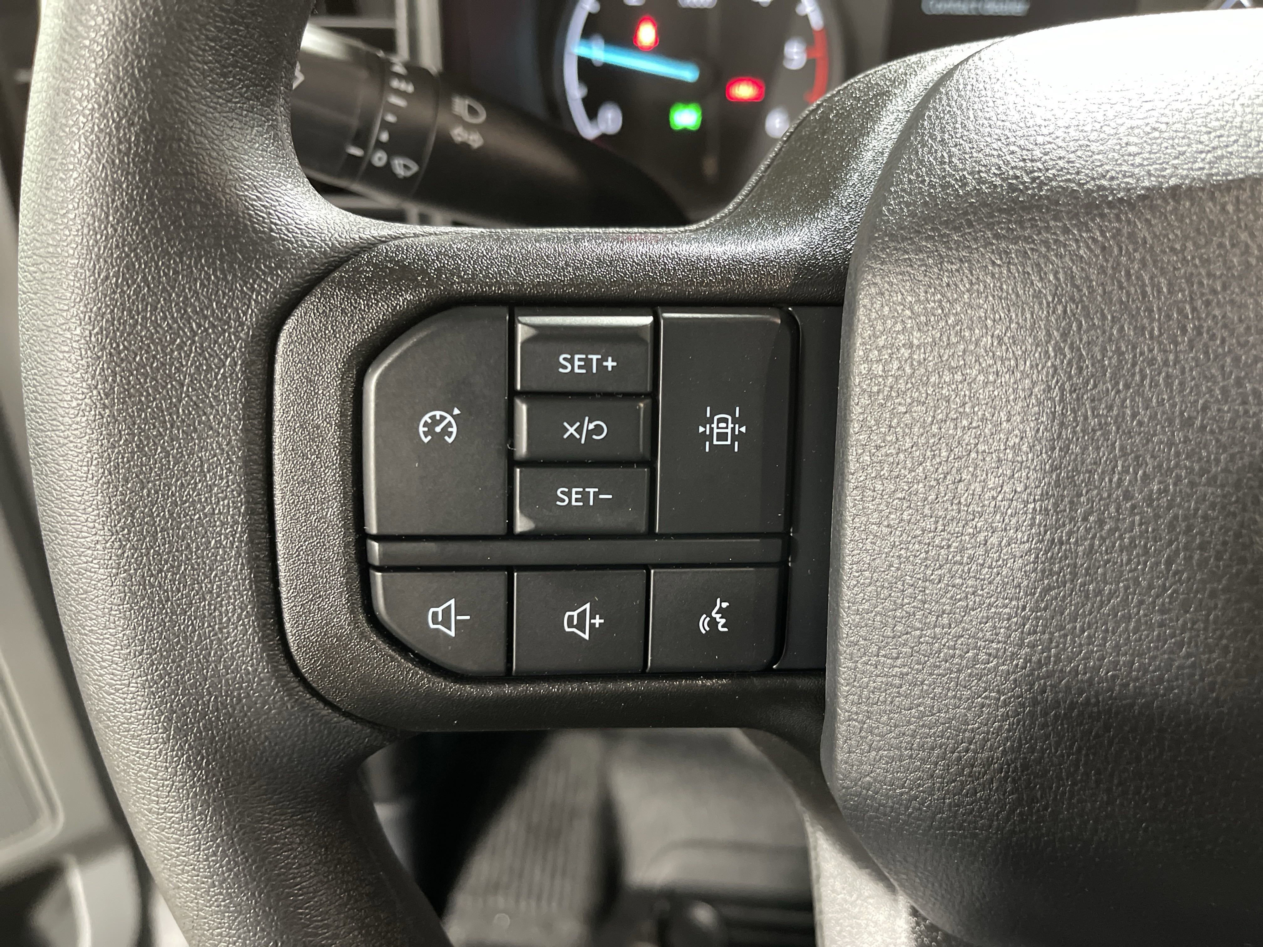 New 2025 Ford F550 4x4 Regular Cab Super Duty image 15