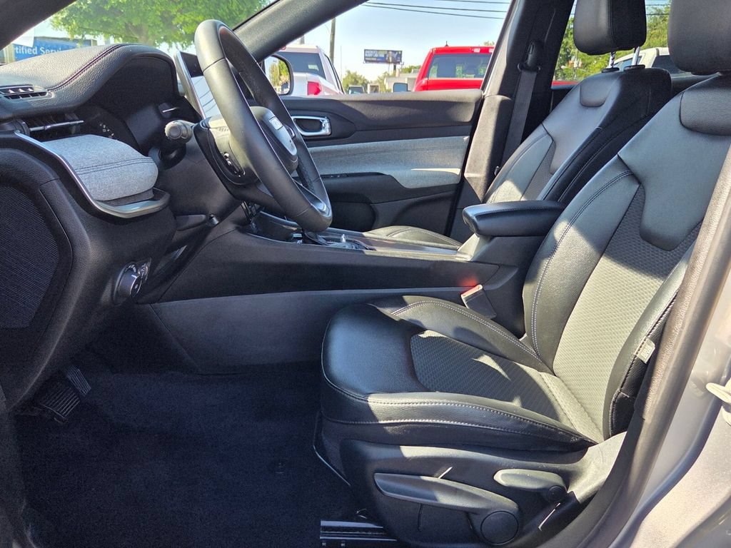 Used 2024 Jeep Compass Latitude AWD/4WD image 10