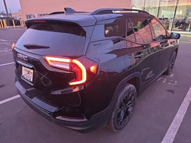 Used 2022 GMC Terrain SLT w/ Tech Package image 15