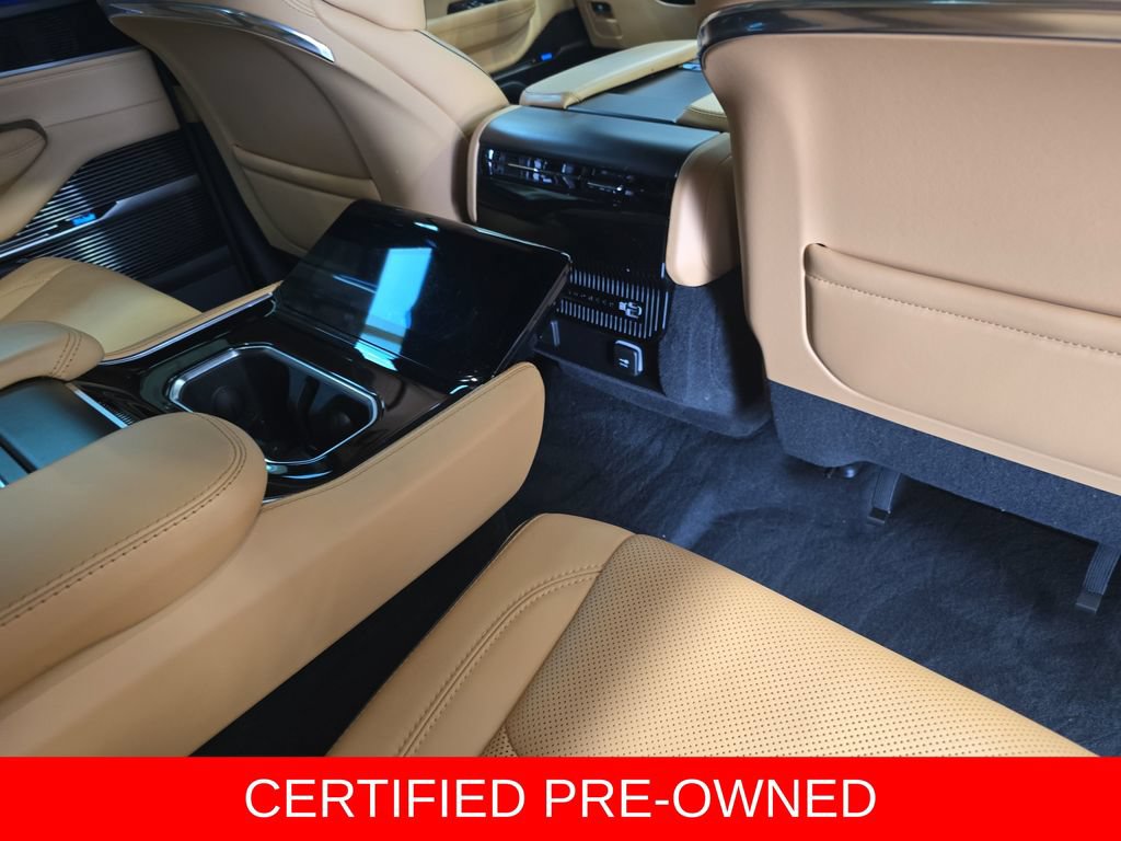 Used 2025 Jeep Grand Wagoneer L Series III w/ Rear Seat Video Group 1 AWD/4WD image 12