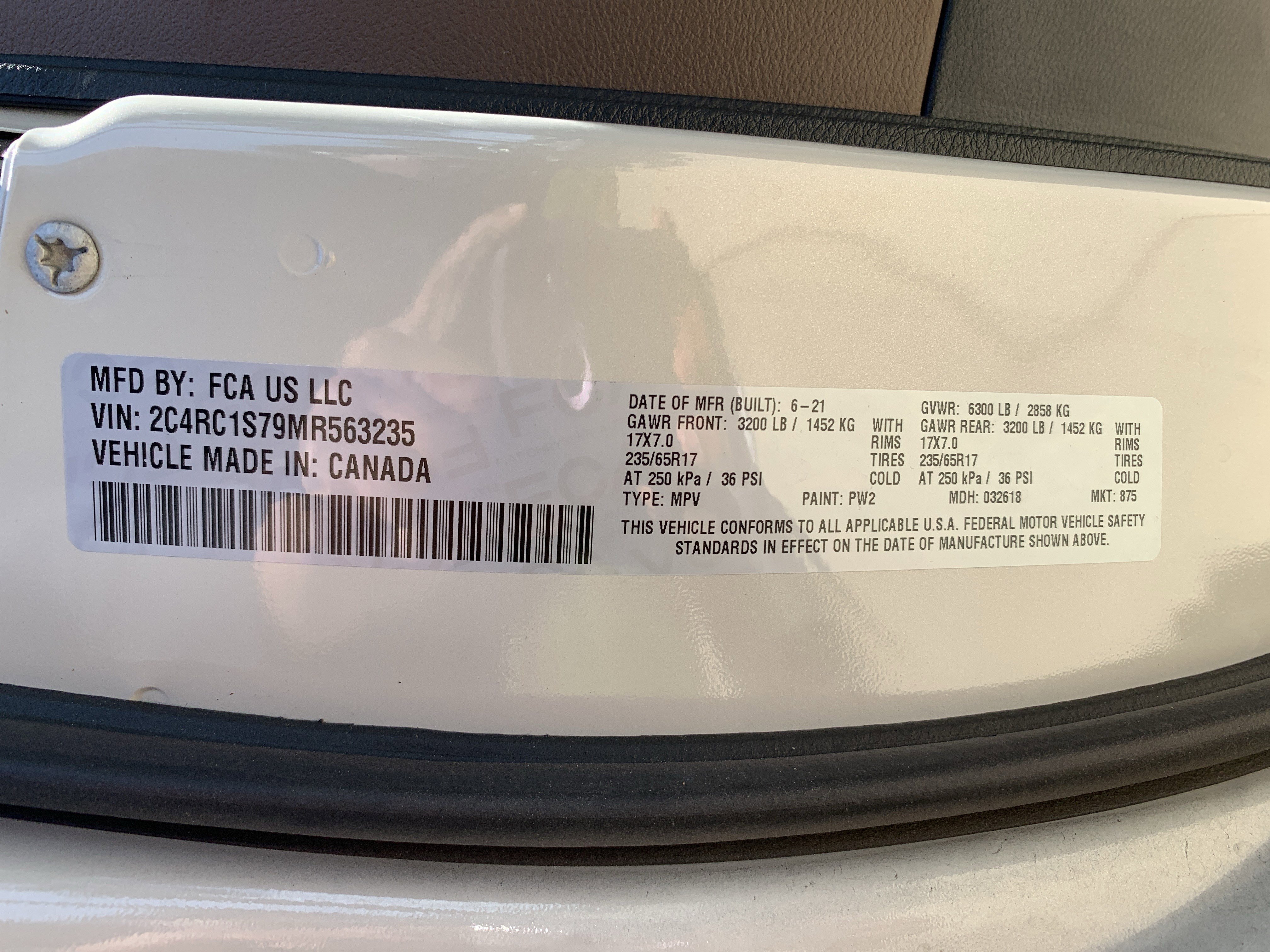 Used 2021 Chrysler Pacifica Limited w/ Uconnect Theater Family Group FWD image 36