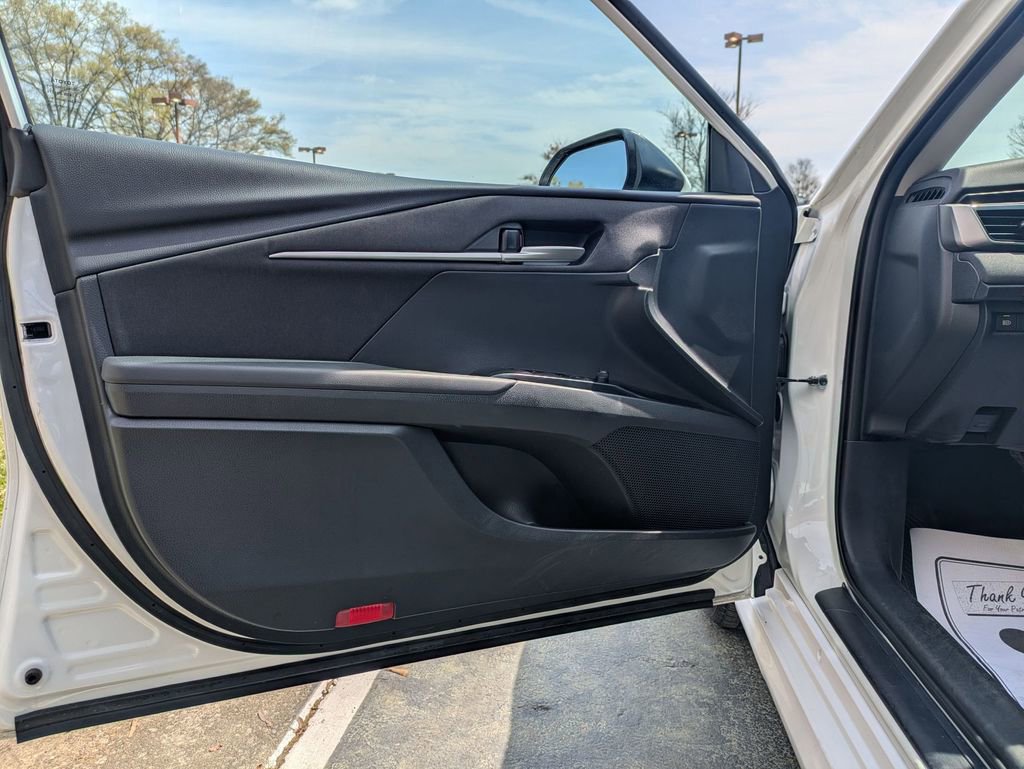 Used 2025 Toyota Camry LE image 11