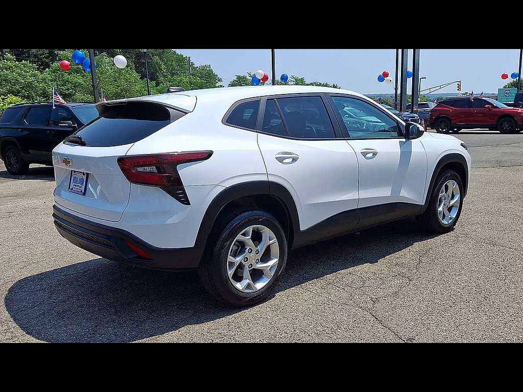 Certified 2024 Chevrolet Trax LS w/ LS Convenience Package FWD image 8