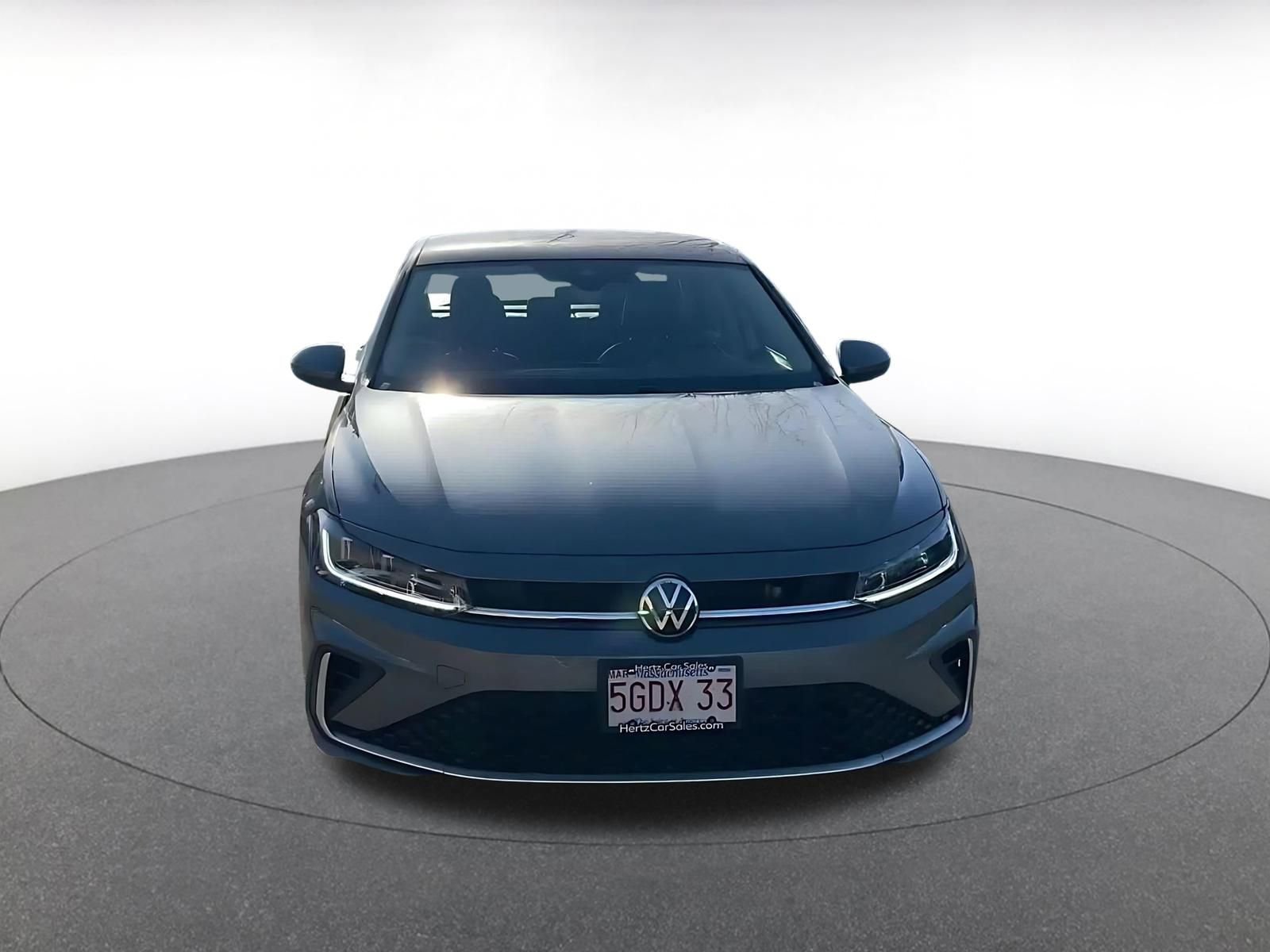 Used 2025 Volkswagen Jetta SE image 4