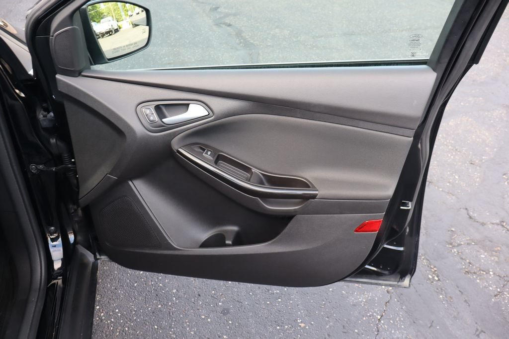 Used 2018 Ford Focus Titanium FWD image 29