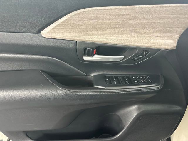Used 2024 Toyota Grand Highlander Limited image 25