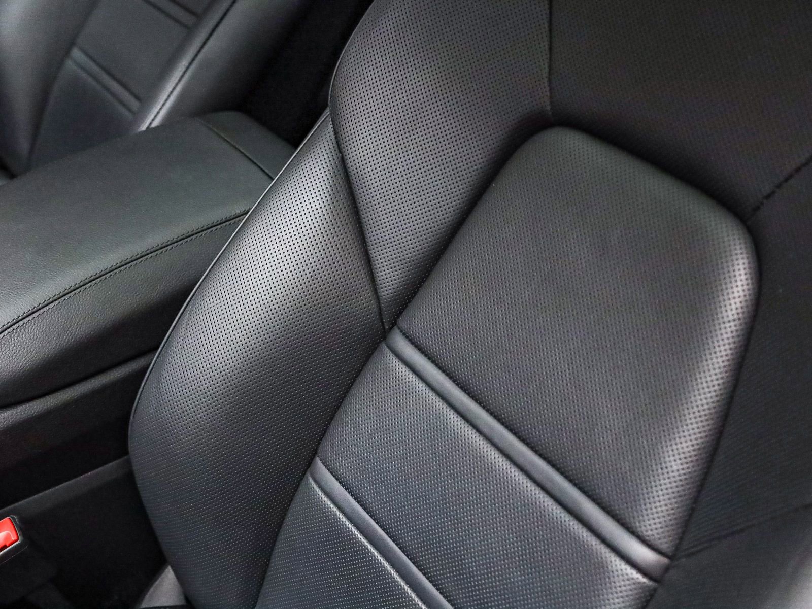 Certified 2022 Porsche Cayenne Platinum Edition AWD/4WD image 26