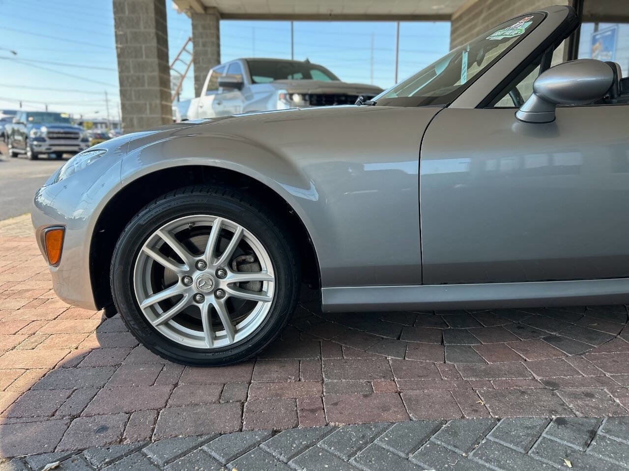 Used 2010 MAZDA MX-5 Miata Sport w/ Convenience Pkg image 4