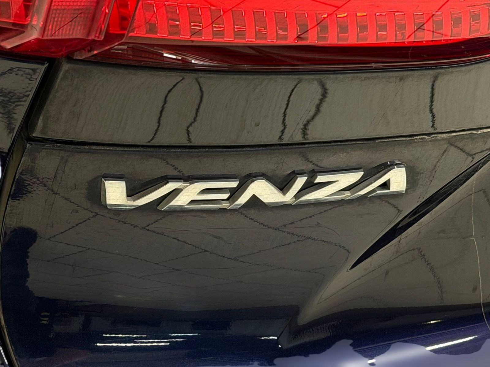 Used 2023 Toyota Venza Limited image 34