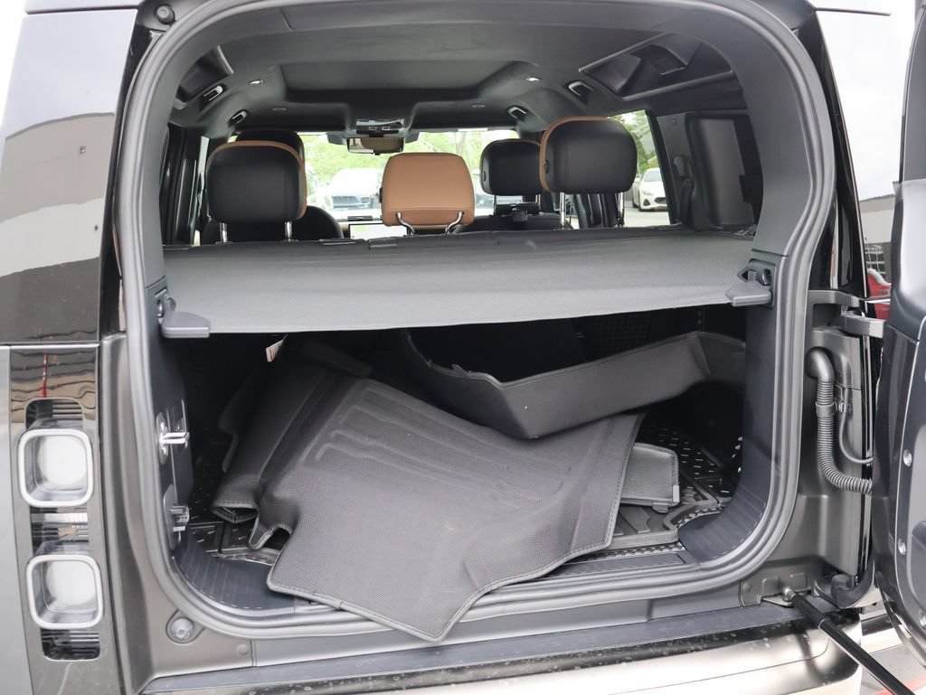 Certified 2025 Land Rover Defender 110 X AWD/4WD image 15