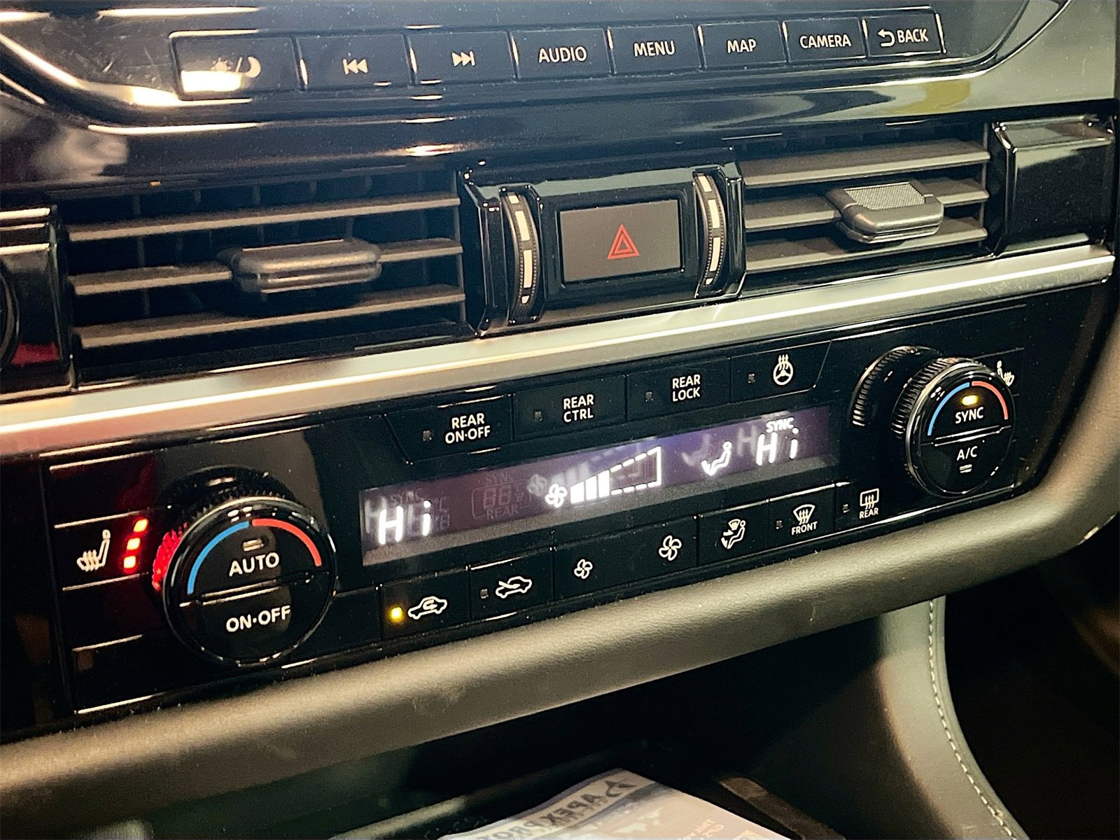 Used 2023 Nissan Pathfinder SL image 16