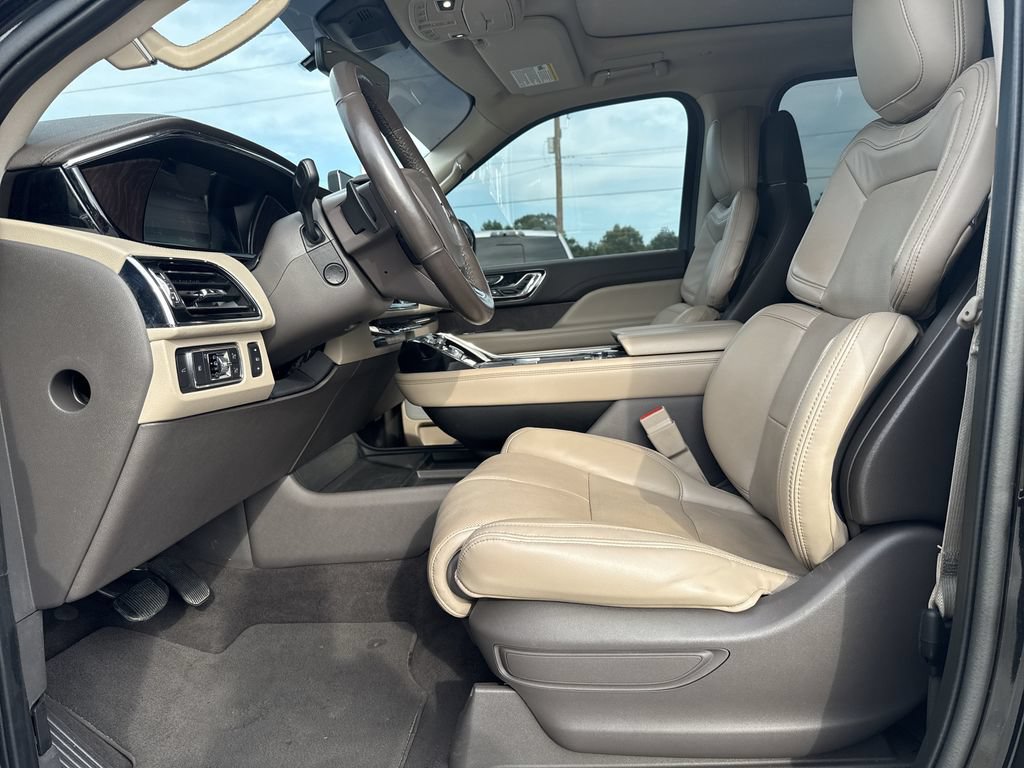 Used 2022 Lincoln Navigator Reserve AWD/4WD image 12