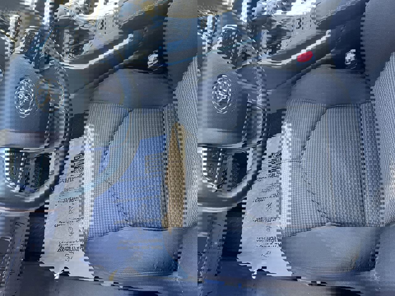 Used 2024 Toyota Highlander LE AWD/4WD image 16